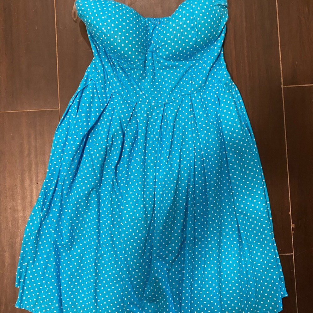 Medium sleeveless dress